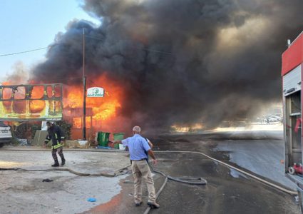 حريق يلتهم محال تجارية ببلدة دار صلاح شرق بيت لحم