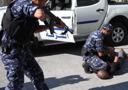 جنين: الشرطة تقبض على تاجر مخدرات مطلوب للعدالة