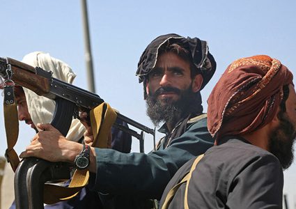 طالبان تحتفل بآخر جندي أمريكي يغادر أفغانستان