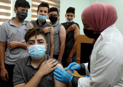 انطلاق حملة تطعيم طلبة المرحلة الثانوية في مدارس نابلس