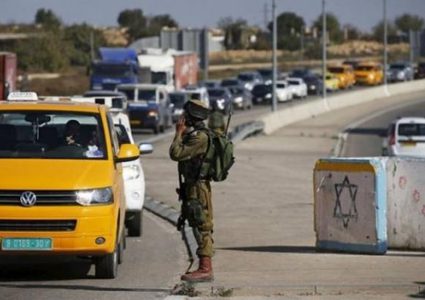 الاحتلال ينصب حاجزا عسكريا ويعيق تحركات المواطنين في بلدة يعبد