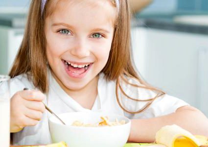 دراسة تحذر من تجاهل الأطفال وجبة الإفطار قبل المدرسة