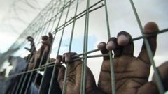 7 أسرى يواصلون إضرابهم المفتوح عن الطعام