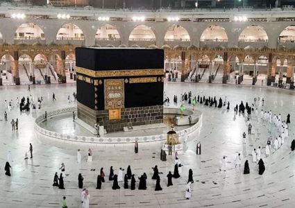 السعودية توافق على استقبال عقود شركات الحج والعمرة الفلسطينية