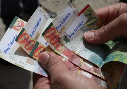 مسؤول "إسرائيلي": قرض السلطة من عائدات المقاصة