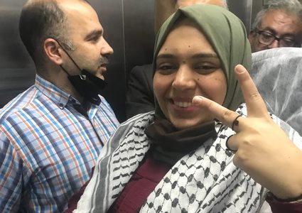 الاحتلال يفرج عن الأسيرة أنهار الديك ويفرض عليها الإقامة الجبرية