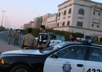 "جريمة مروعة" تهز الكويت.. ترك الشرطة بالباب ونحر شقيقته