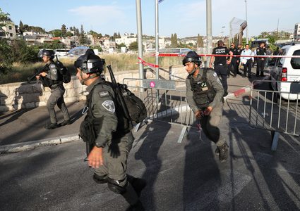 امرأة تهدد بتفجير نفسها داخل مصرف في إسرائيل