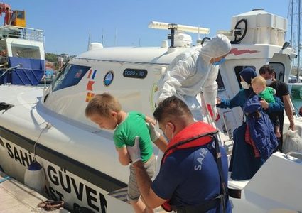 تركيا تعلن إنقاذ 172 مهاجرا غير نظامي قبالة سواحل ولاية إزمير