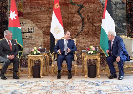 بدء القمة الثلاثية بين الرئيس وملك الأردن والرئيس المصري