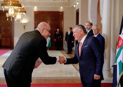 السفير الإسرائيلي الجديد يقدم أوراق اعتماده لملك الأردن