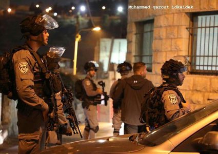 الاحتلال يعتقل 7 مواطنين من رام الله بينهم 3 أشقاء