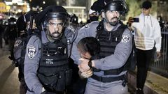 الاحتلال يعتقل شابين من القدس