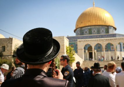 144 مستوطنا يقتحمون باحات الأقصى