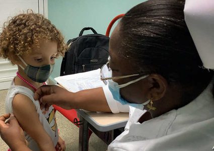 كوبا أول دولة تبدأ بتطعيم أطفال بعمر السنتين ضد فايروس كورونا