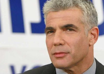 لابيد يتوجه إلى موسكو إثر الغارات الإسرائيلية الجديدة على سوريا