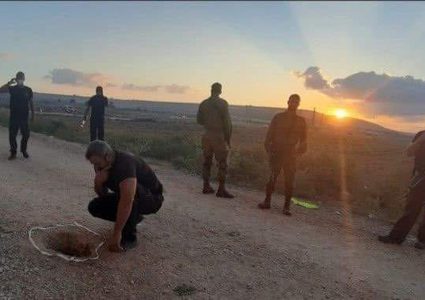 النفق الذي تمكن 6 أسرى فلسطينيين  الفرار منه في سجن جلبوع