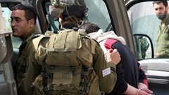 الاحتلال يعتقل فتى عند مدخل الحرم الإبراهيمي