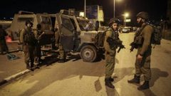 الاحتلال يستدعي والد الأسير أيهم كممجي وشقيقه