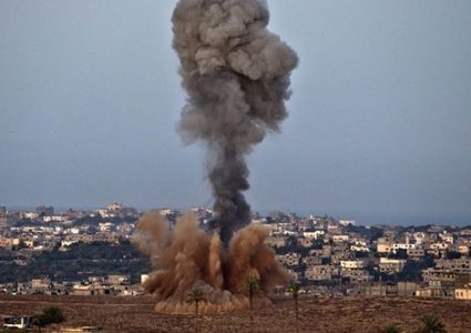 طائرات الاحتلال تقصف موقعين غرب خان يونس