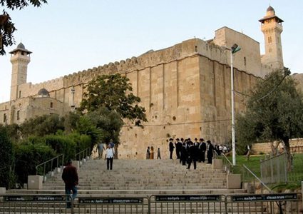 سلطات الاحتلال تغلق المسجد الإبراهيمي بحجة "الأعياد اليهودية"