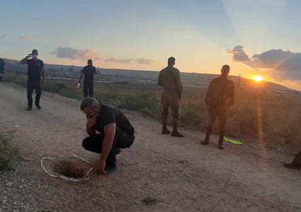 "ثوري" فتح يحيي المناضل زكريا الزبيدي ورفاقه الأسرى