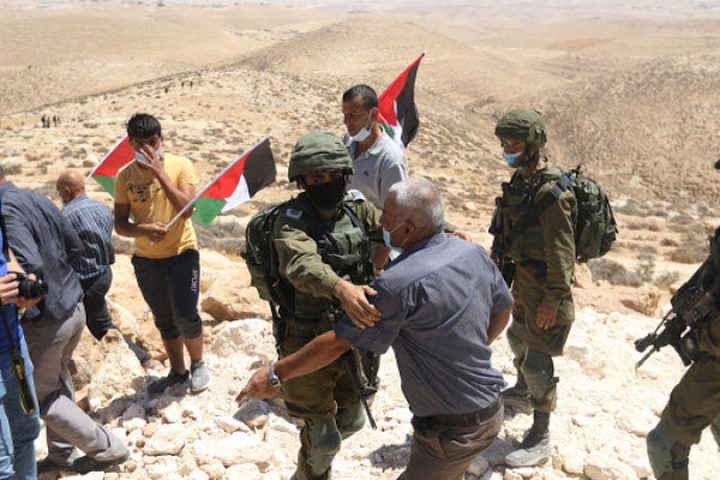 الاحتلال يقمع مظاهرة منددة للاستيطان جنوب الخليل