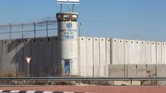 أسرى قسم 6 في سجن النقب يشعلون النار في الغرف