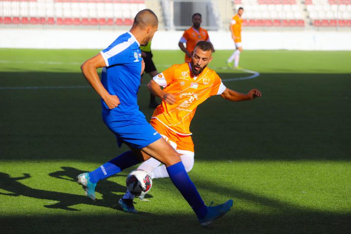 "جبل المكبر" أول المتأهلين لنصف النهائي بعد تعادله مع "هلال القدس