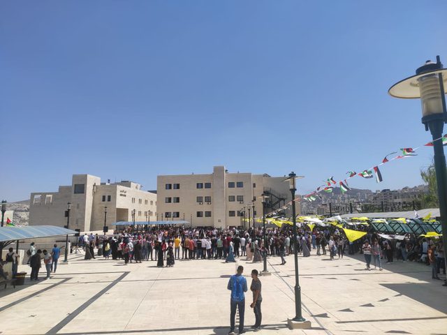 النجاح تؤكد الانتماء للوطن قبل أي فصيل وتنظم وقفة مع الأسرى