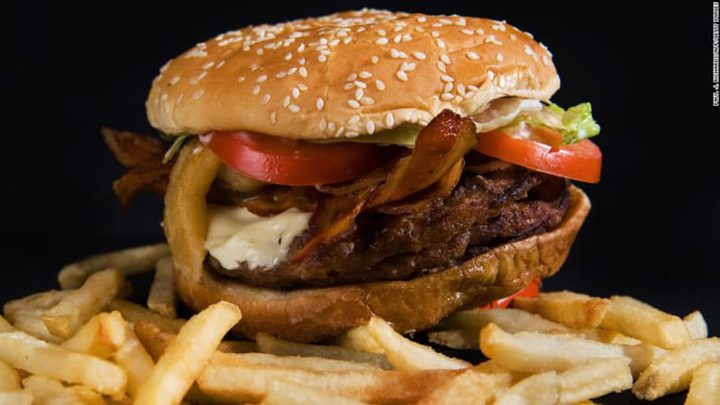 طالب بريطاني يمتنع عن شراء الوجبات لمدة عامين