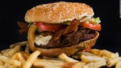 طالب بريطاني يمتنع عن شراء الوجبات لمدة عامين