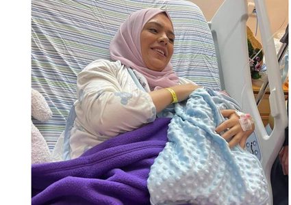 المحررة انهار الديك تضع مولودها "علاء"