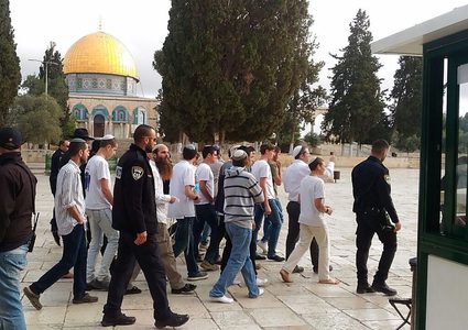 مستوطنون يقتحمون "الأقصى" بحماية قوات الاحتلال