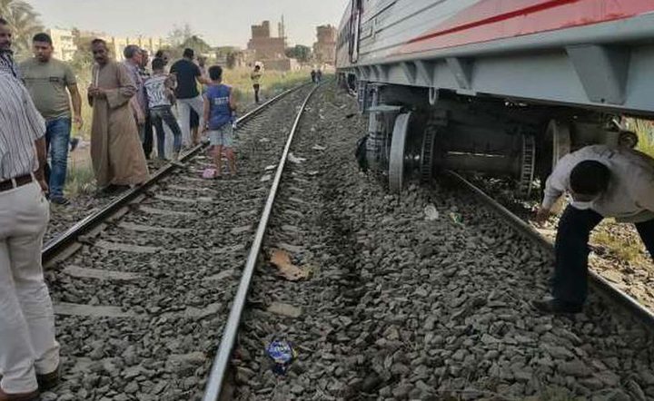إصابات إثر خروج قطار عن القضبان في مصر