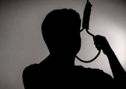 مصري يقدم على شنق نفسه في ظروف غامضة