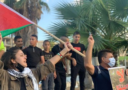 أهالي حيفا وأم الفحم يتظاهرون رفضا للاعتداء على الأسرى