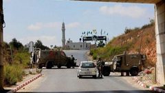 الاحتلال يعيق حركة المواطنين على مدخل رامين شرق طولكرم