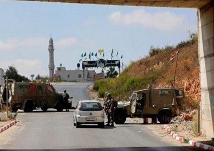 الاحتلال يعيق حركة المواطنين على مدخل رامين شرق طولكرم