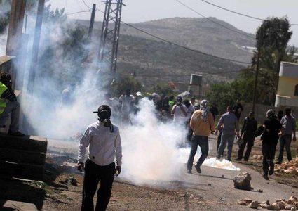 إصابات بالاختناق في مواجهات مع الاحتلال في مخيمي العروب والفوار