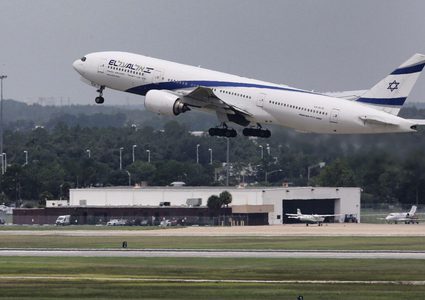 الاحتلال يغلق مطارا للبحث عن أسيرين