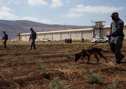 تفاصيل جديدة يكشفها الاحتلال عن فرار الأسرى من سجن جلبوع
