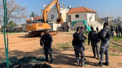 هدم منزل يعود لعائلة أبو كشك في اللد