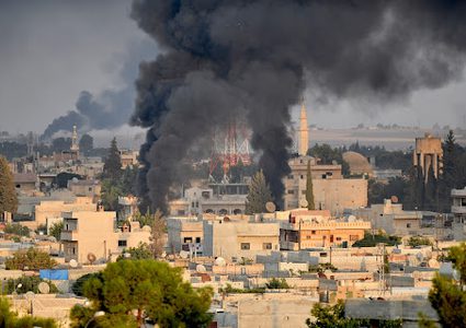 الاحتلال يقصف مواقع في قطاع غزة ويلحق خرابا بممتلكات المواطنين