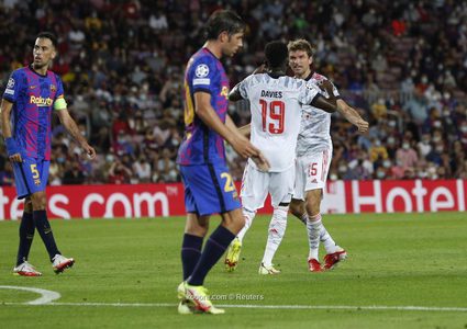 بايرن ميونخ يُهين برشلونة بثلاثية في كامب نو