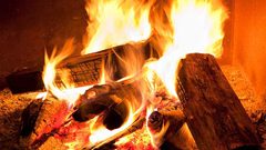تحذير.. استنشاق دخان حرق الأخشاب يفاقم خطر الإصابة بكورونا