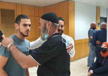 اللد: إطلاق سراح شاب اعتُقل على خلفيّة الهبّة