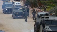 مواجهات في رام الله فجرا وقوات الاحتلال تعتقل مسنا