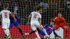 ليفاندوفسكي يهز شباك برشلونة ويوسع الفارق مع رونالدو وميسي