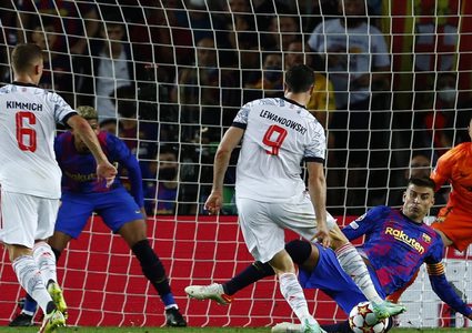 ليفاندوفسكي يهز شباك برشلونة ويوسع الفارق مع رونالدو وميسي